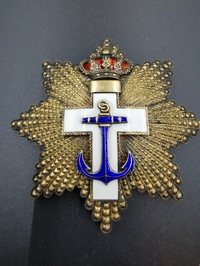 老王徽章拍卖第二十四期   请众位拍友注意，本店自2月8日第二十六期起专场类型将变更为限时专场，届时拍品将在规定时间内同时结拍，请出价的拍友们提前做好准备！ - 西班牙王国大十字级海军功勋勋章星芒章   1866年设立，早期19世纪版本，银质鎏金珐琅，背面带银标，直径95mm，重量85.6克，非后期铜质和合金材质可比