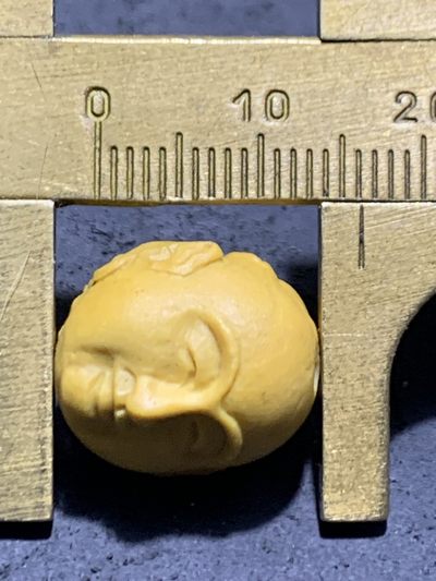 精美亚光鸡油黄戈壁彩玉双面雕刻罗汉珠子一个 精美亚光鸡油黄戈壁彩玉双面雕刻罗汉珠子一个