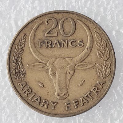 海外回流1元起拍小铺 各国钱币散币场 第7期 - 马达加斯加1981年20法郎 棉花 牛头