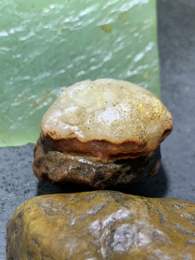 精美戈壁地表红皮高玉化筋脉石原石一颗， 精美戈壁地表红皮高玉化筋脉石原石一颗，