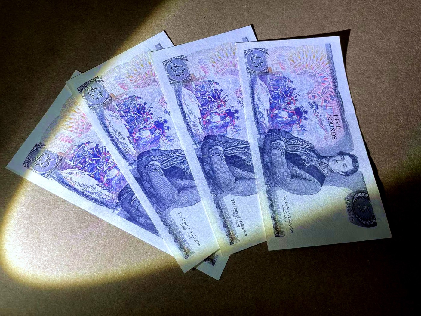 【Blue Auction】✨世界纸币精拍第425期【精】  【一组4张】英国 D序列5镑 UNC/UNC-