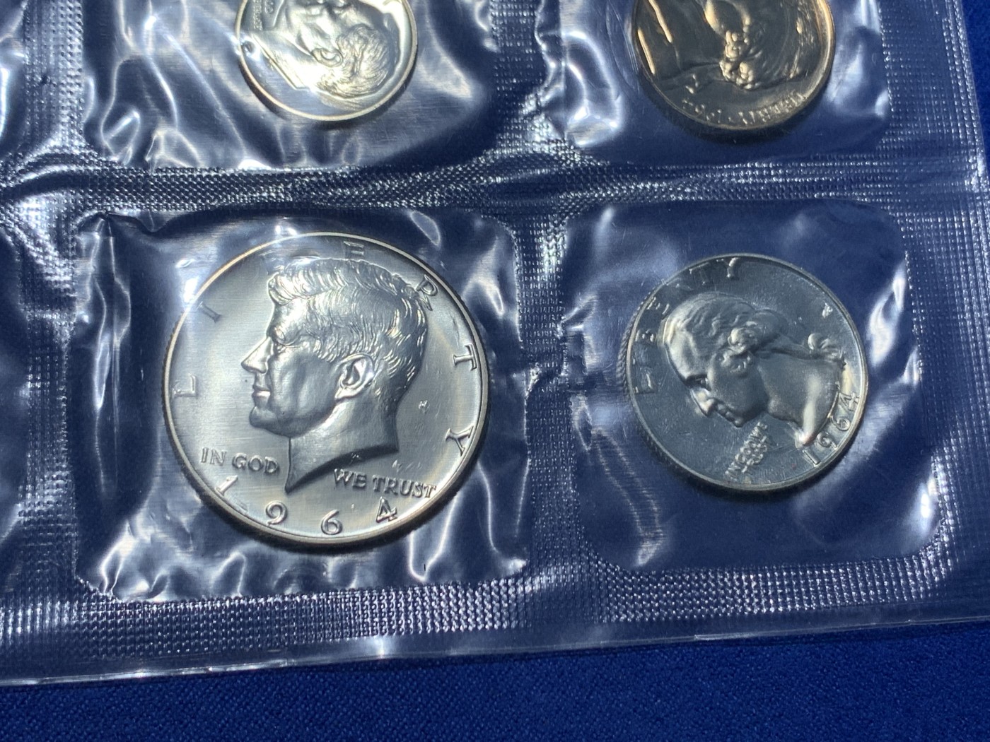 《竞宝斋》第238场-周日，周一，周二，周三 疯狂4连拍 (全场包邮) 美国套币一组五枚带一枚造币厂章 其中半圆肯尼迪和1/4美元是银币 封装