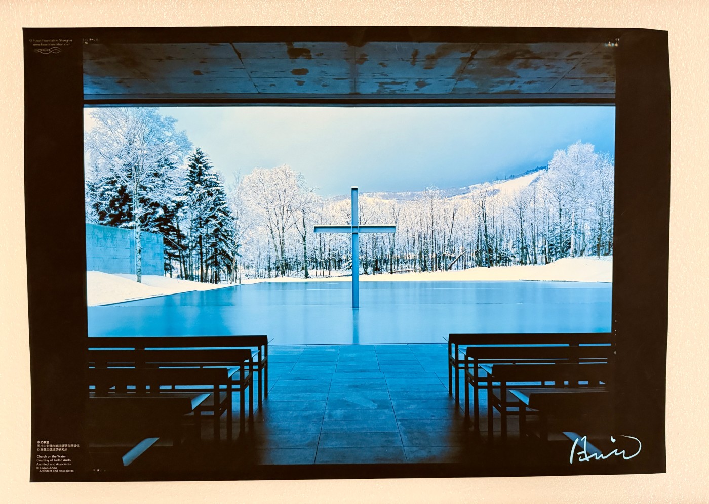 零元拍：“清水混凝土之父”世界建筑大师安藤忠雄亲笔签名《水之教堂》上海复兴艺术中心个展超限定艺术海报，日本制造，只有亲自上手才能感受到海报无与伦比的质感和水之教堂的美~