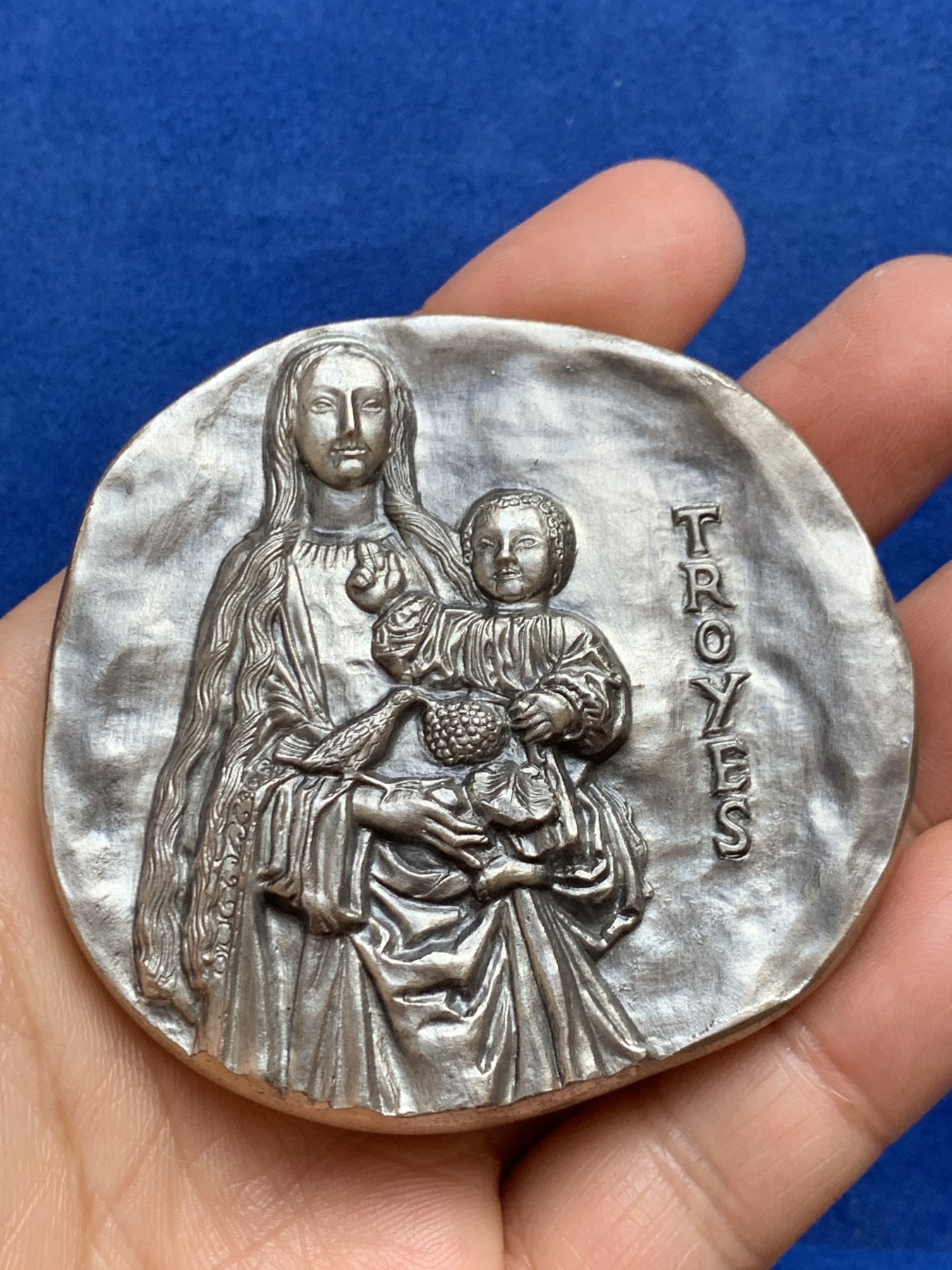 《竞宝斋》第238场-周日，周一，周二，周三 疯狂4连拍 (全场包邮) 法国 1978圣母抱婴 现代大银章 特别压手 299克 