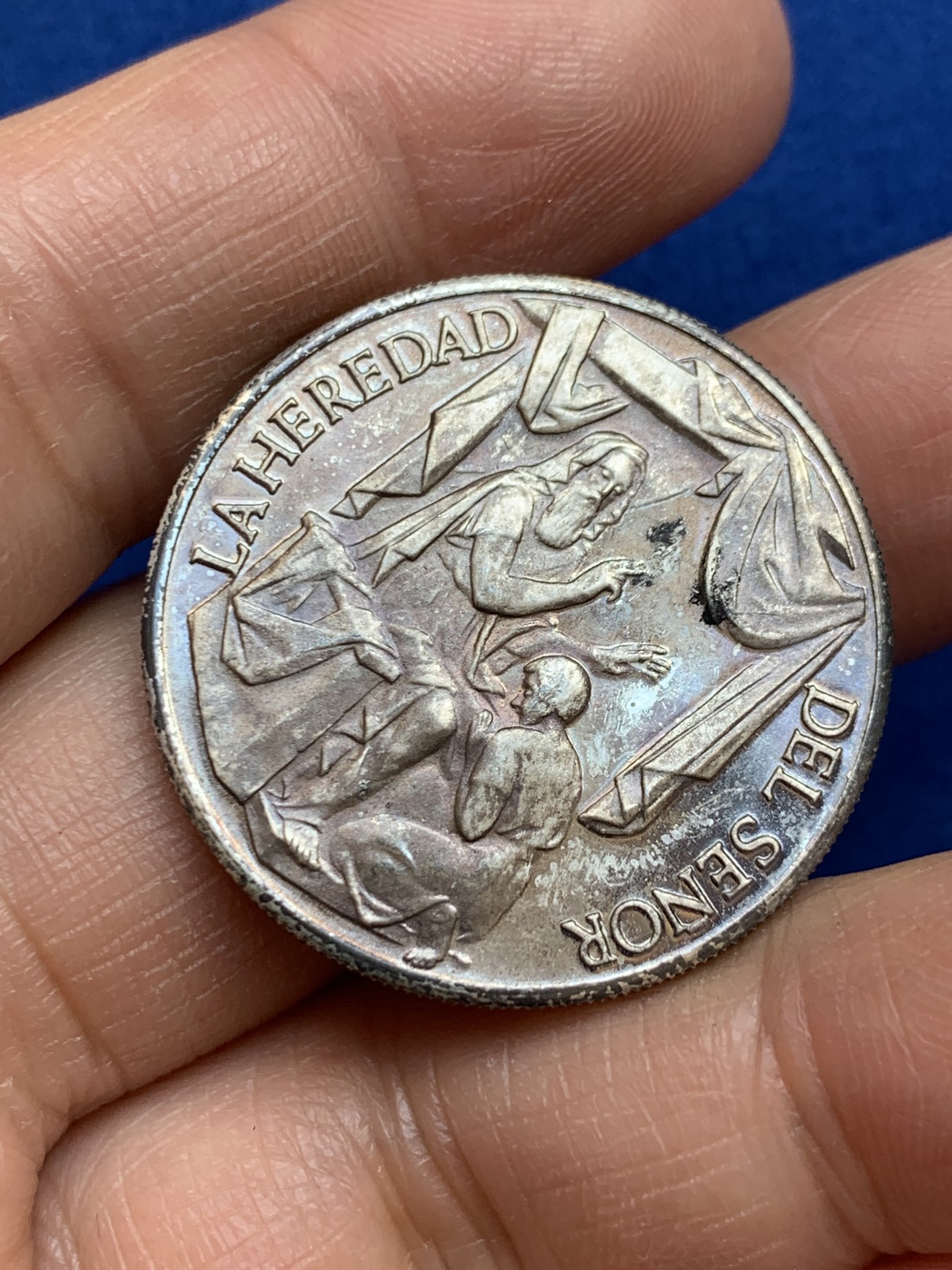 《竞宝斋》第238场-周日，周一，周二，周三 疯狂4连拍 (全场包邮) 西班牙 “爱情永恒”银章 13.27克 32.1mm