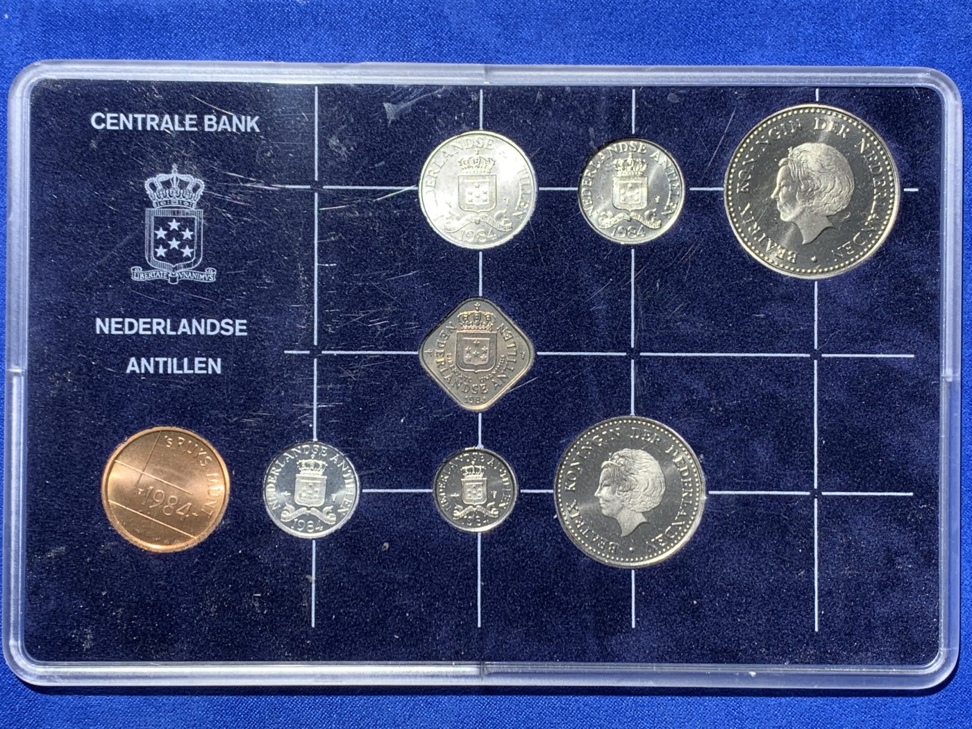 《竞宝斋》第238场-周日，周一，周二，周三 疯狂4连拍 (全场包邮) 少见荷兰 1984 亚克力装 8枚组套币