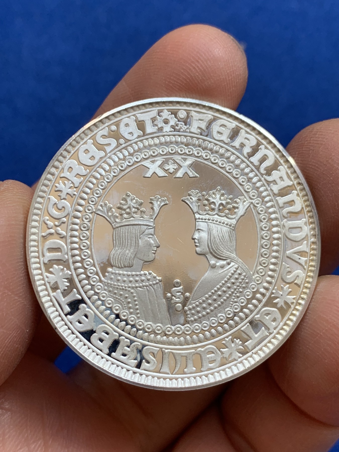 《竞宝斋》第238场-周日，周一，周二，周三 疯狂4连拍 (全场包邮) 西班牙 双皇纪念银章 20.55克 40.1mm