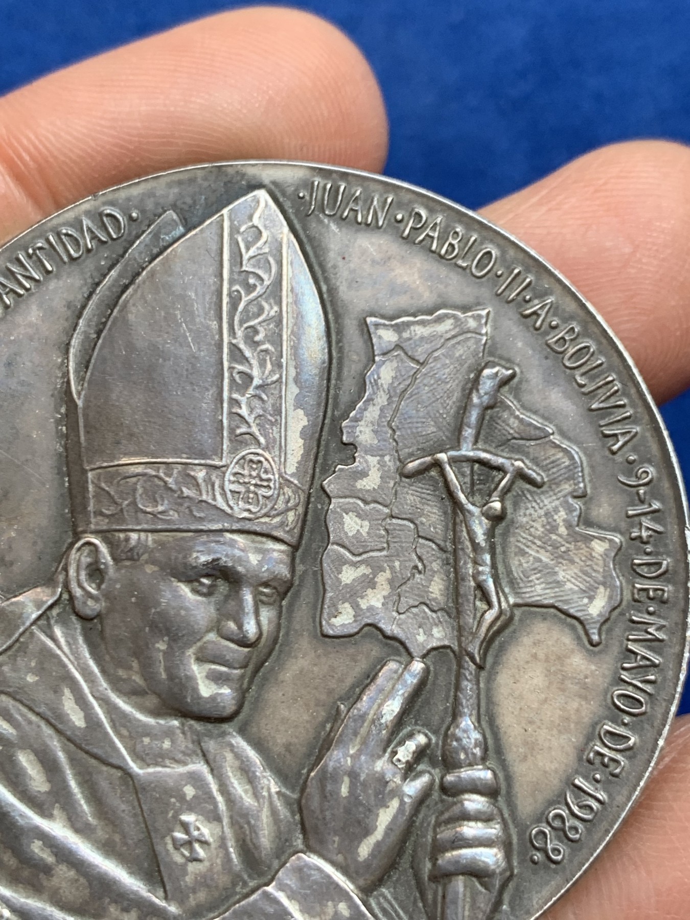 《竞宝斋》第238场-周日，周一，周二，周三 疯狂4连拍 (全场包邮) 梵蒂冈 1988年教皇访问玻利维亚 大银章 49.47克 50.1mm