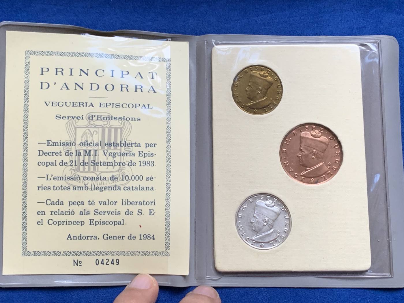 《竞宝斋》第238场-周日，周一，周二，周三 疯狂4连拍 (全场包邮) 安道尔1984年 1/5/10第纳尔 天主教系列三枚 最大面值是银币 非常少见 发行量都是7500枚