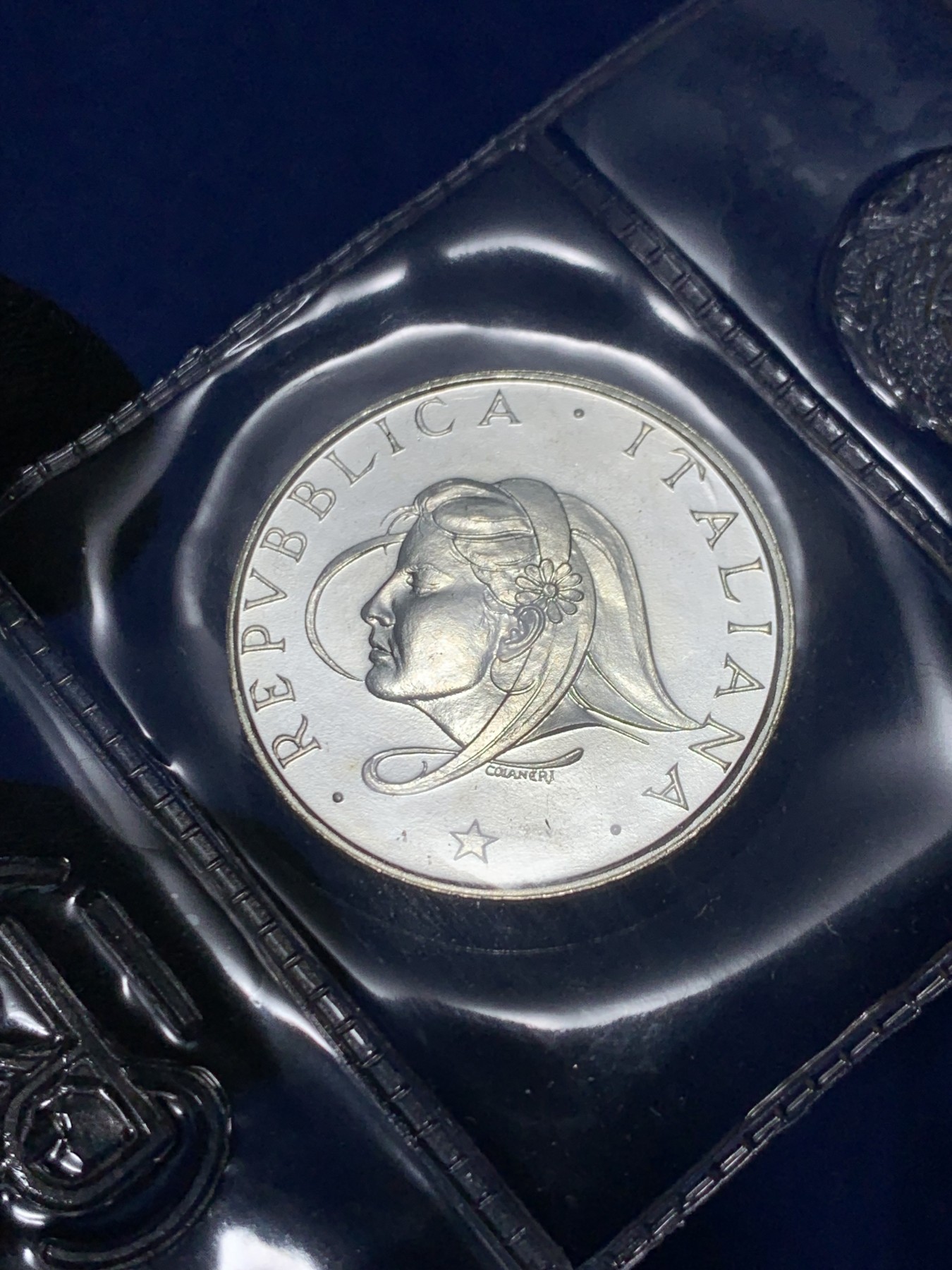 《竞宝斋》第238场-周日，周一，周二，周三 疯狂4连拍 (全场包邮) 意大利 1987年 家庭日 500里拉银币 封装