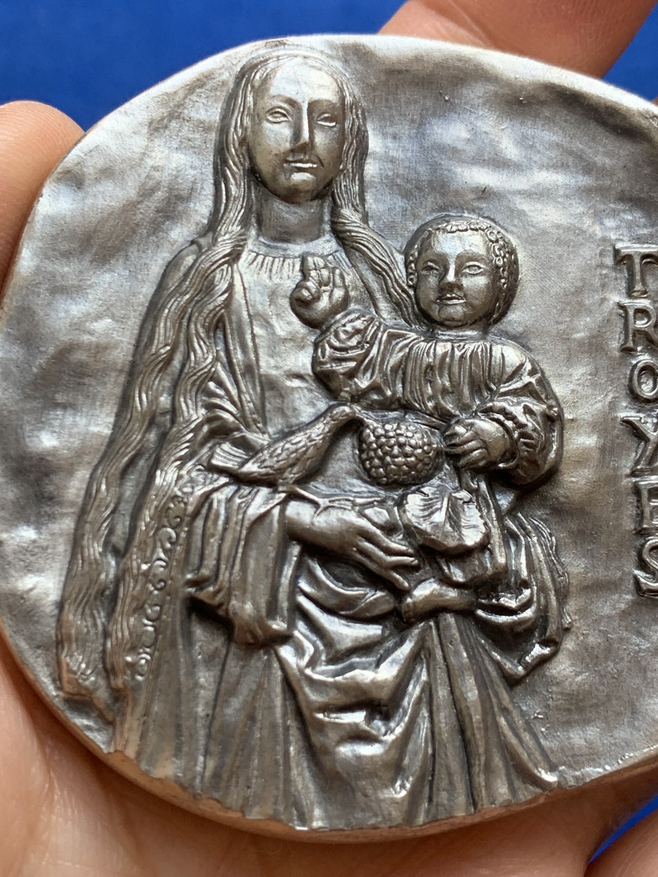 《竞宝斋》第238场-周日，周一，周二，周三 疯狂4连拍 (全场包邮) 法国 1978圣母抱婴 现代大银章 特别压手 299克 