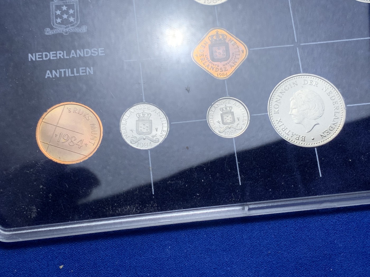 《竞宝斋》第238场-周日，周一，周二，周三 疯狂4连拍 (全场包邮) 少见荷兰 1984 亚克力装 8枚组套币