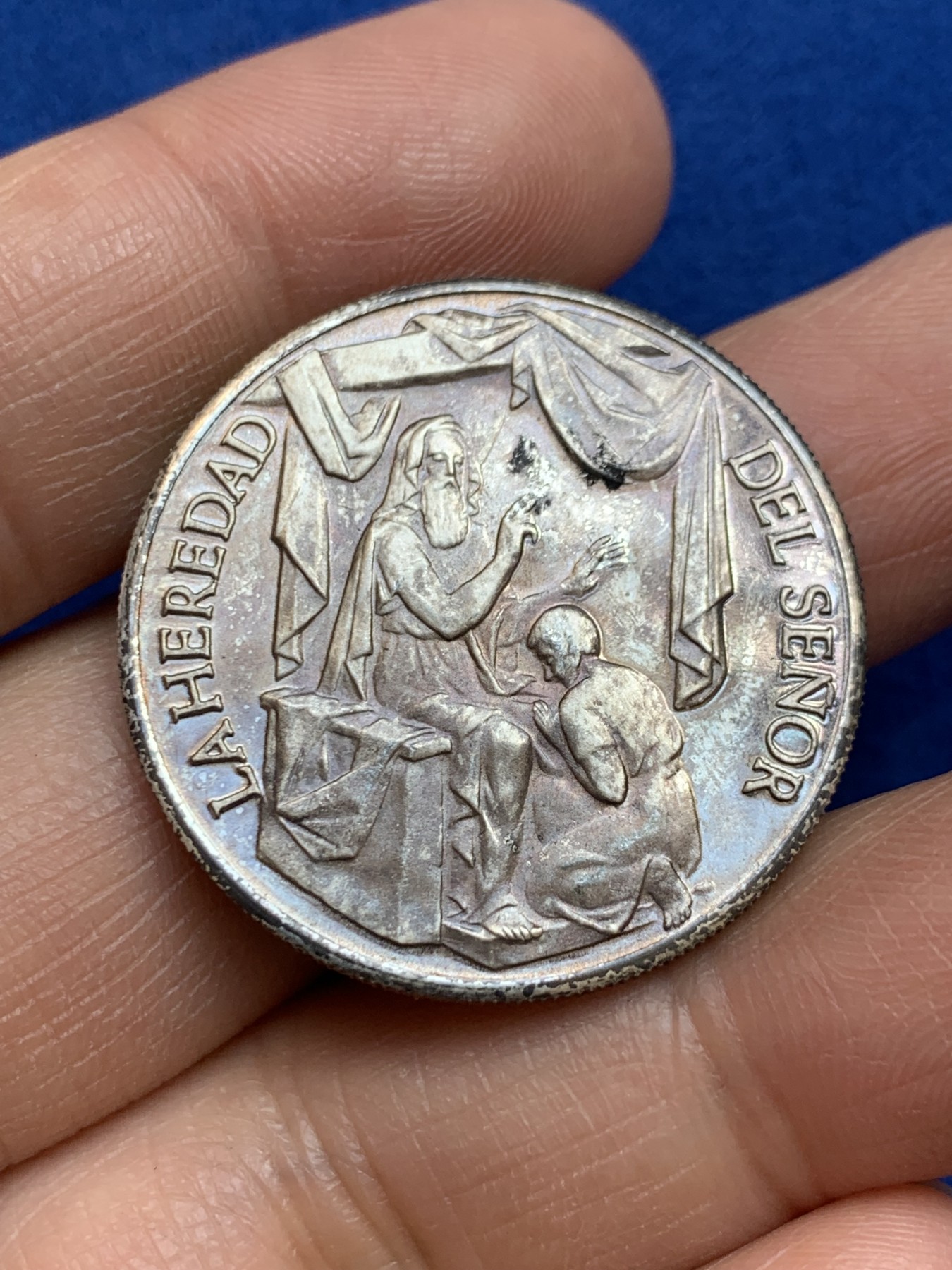 《竞宝斋》第238场-周日，周一，周二，周三 疯狂4连拍 (全场包邮) 西班牙 “爱情永恒”银章 13.27克 32.1mm