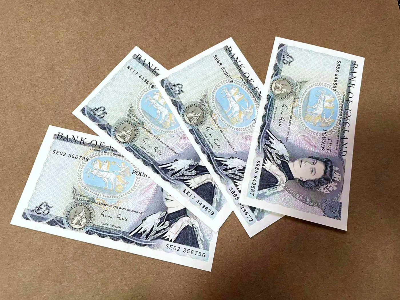 【Blue Auction】✨世界纸币精拍第425期【精】  【一组4张】英国 D序列5镑 UNC/UNC-