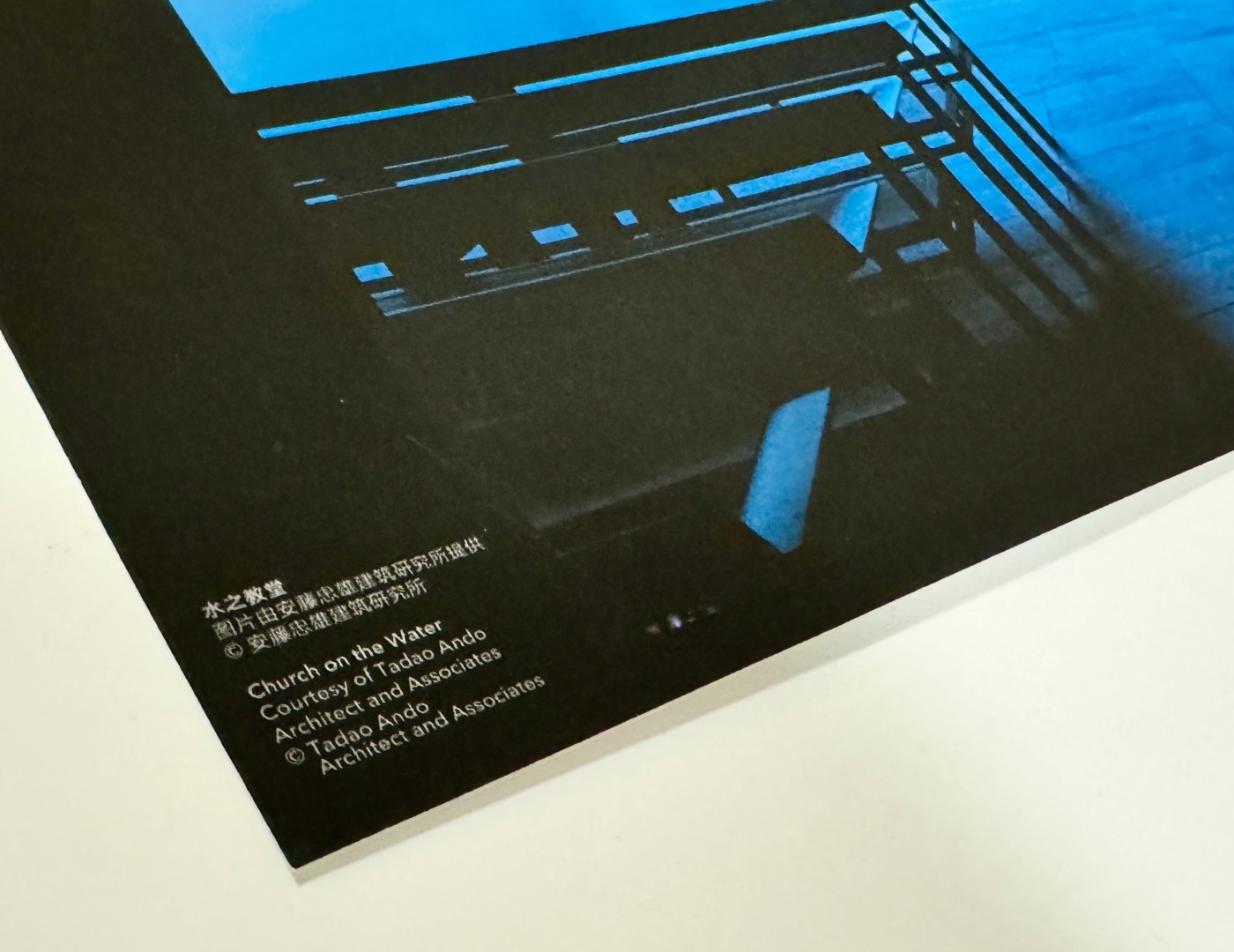 零元拍：“清水混凝土之父”世界建筑大师安藤忠雄亲笔签名《水之教堂》上海复兴艺术中心个展超限定艺术海报，日本制造，只有亲自上手才能感受到海报无与伦比的质感和水之教堂的美~