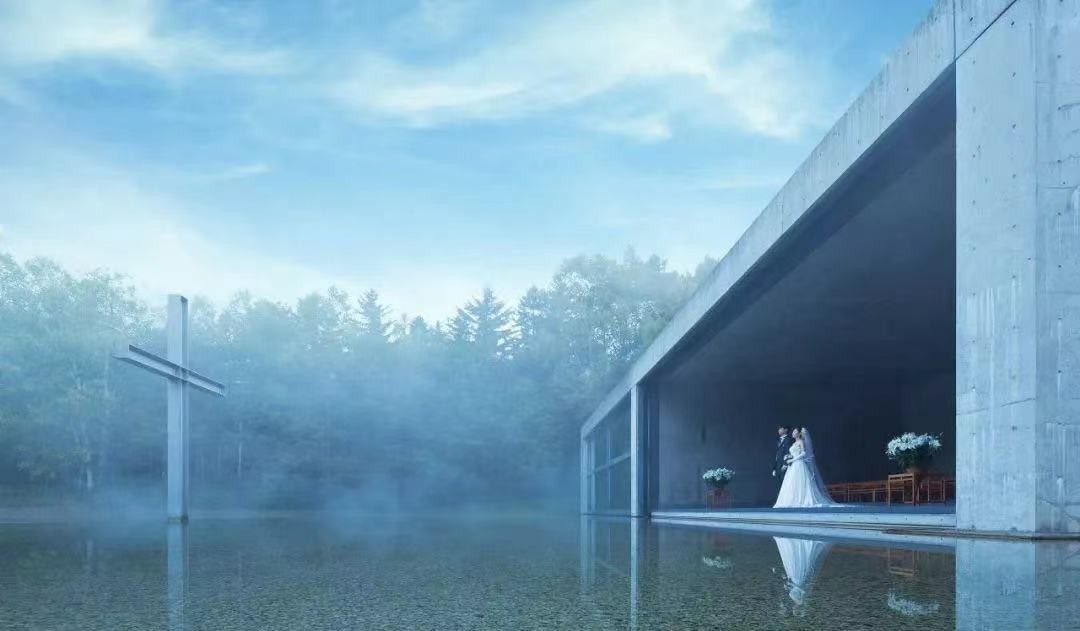 零元拍：“清水混凝土之父”世界建筑大师安藤忠雄亲笔签名《水之教堂》上海复兴艺术中心个展超限定艺术海报，日本制造，只有亲自上手才能感受到海报无与伦比的质感和水之教堂的美~
