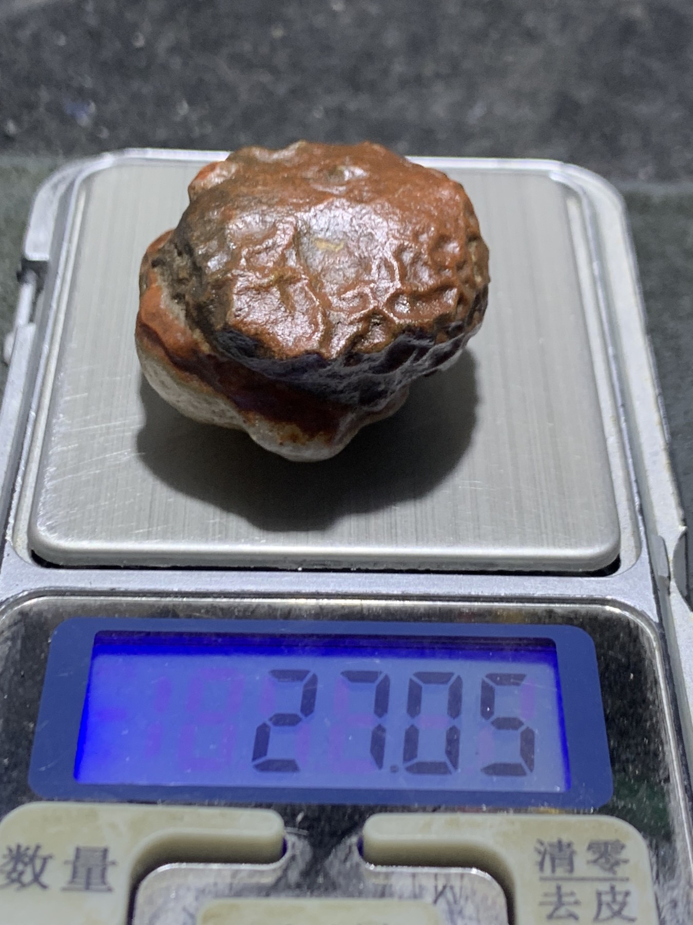 精美戈壁地表红皮高玉化筋脉石原石一颗，