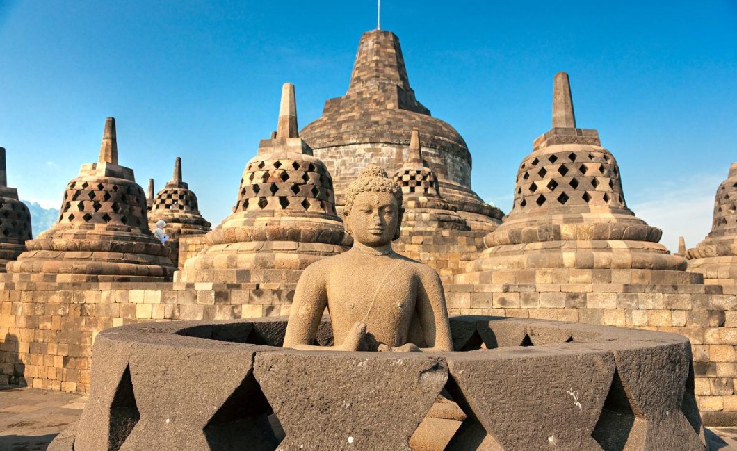 【Blue Auction】✨世界纸币精拍第425期【精】   【冠军分仅3张 非补号版更稀少 名家旧藏】印尼 1952年1000卢比 最高值 PMG67EPQ超高分 该顶级分数国外各大拍卖也鲜有出现 值得收藏 世界遗产婆罗浮屠是9世纪当时世上最大型的佛教建筑物，2012年6月底，被吉尼斯确认为当今世界上最大的佛寺，与中国的长城、印度的泰姬陵、柬埔寨的吴哥窟并称为古代东方四大奇迹。