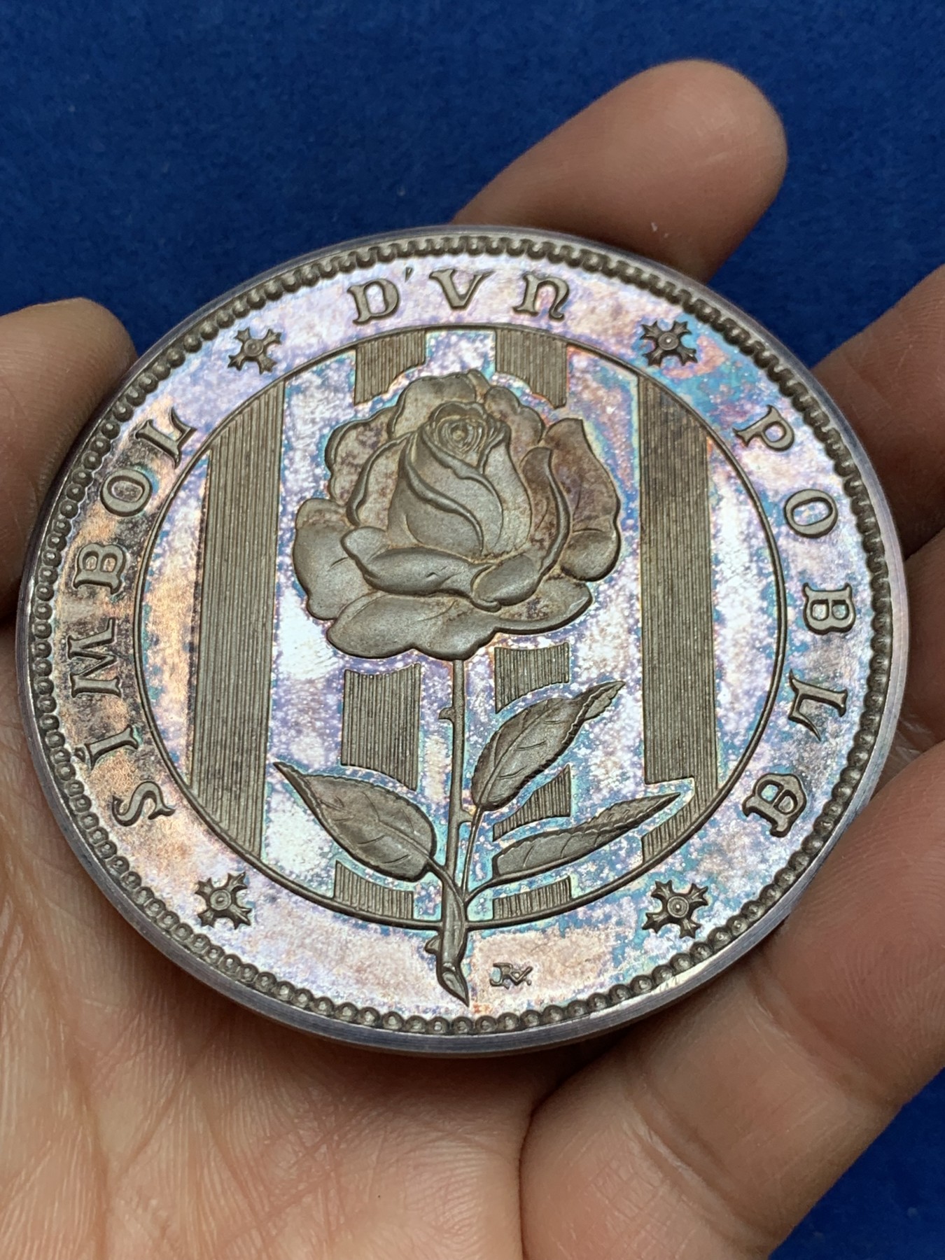 《竞宝斋》第238场-周日，周一，周二，周三 疯狂4连拍 (全场包邮) 西班牙 马剑玫瑰 高浮雕 大银章 59.9克 65.1mm