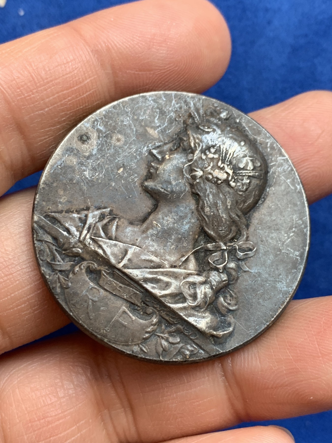 《竞宝斋》第238场-周日，周一，周二，周三 疯狂4连拍 (全场包邮) 法国1898 女神镀银铜章 30.84克 40.6mm