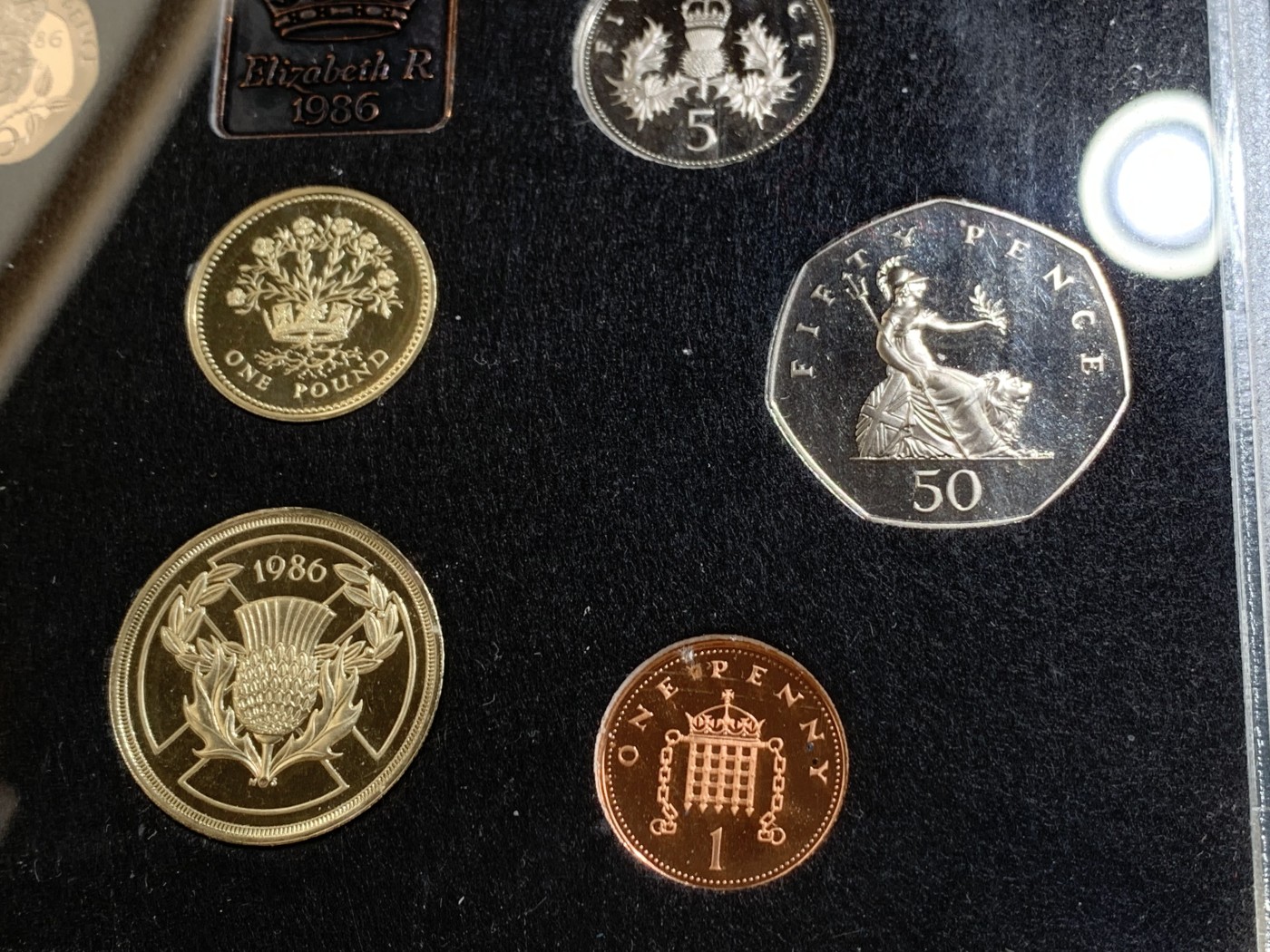 《竞宝斋》第238场-周日，周一，周二，周三 疯狂4连拍 (全场包邮) 英国1986年精制套币带一枚章 整体保存非常好