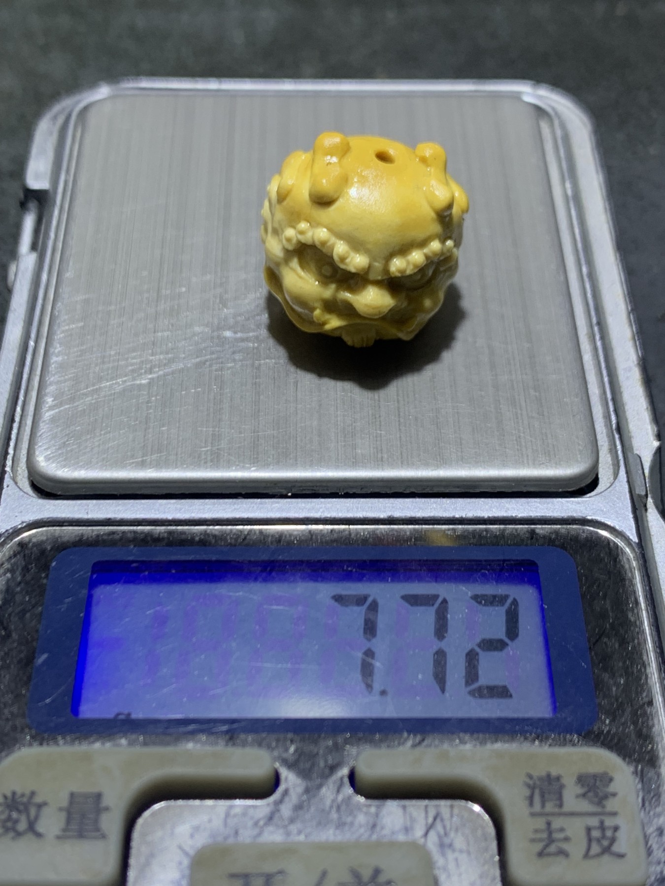 精美戈壁彩玉雕刻瑞兽珠一个