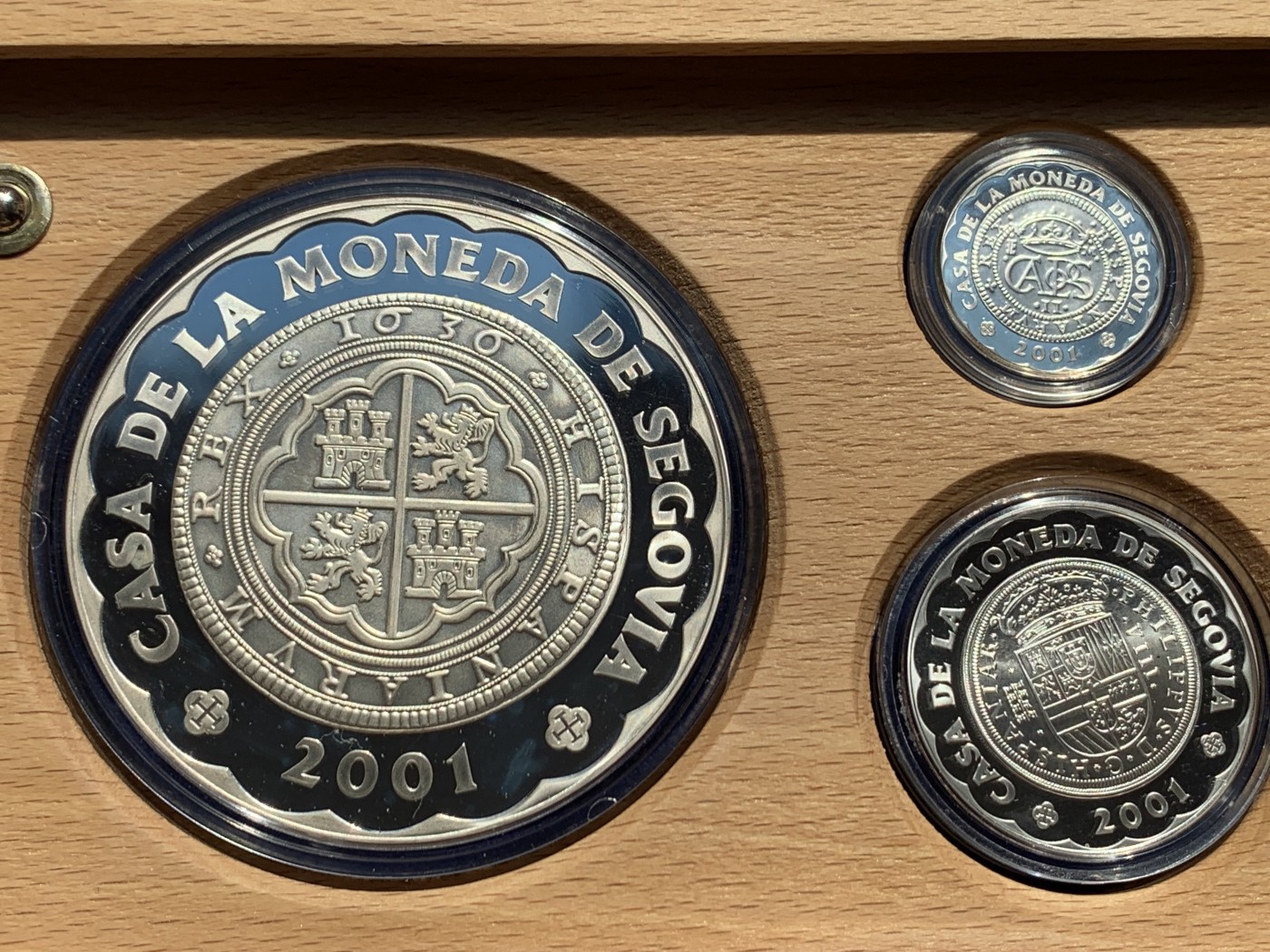 《竞宝斋》第238场-周日，周一，周二，周三 疯狂4连拍 (全场包邮) 西班牙 2001 皇家造币厂 3枚套 168.75+27+6.75=202.5克  925银