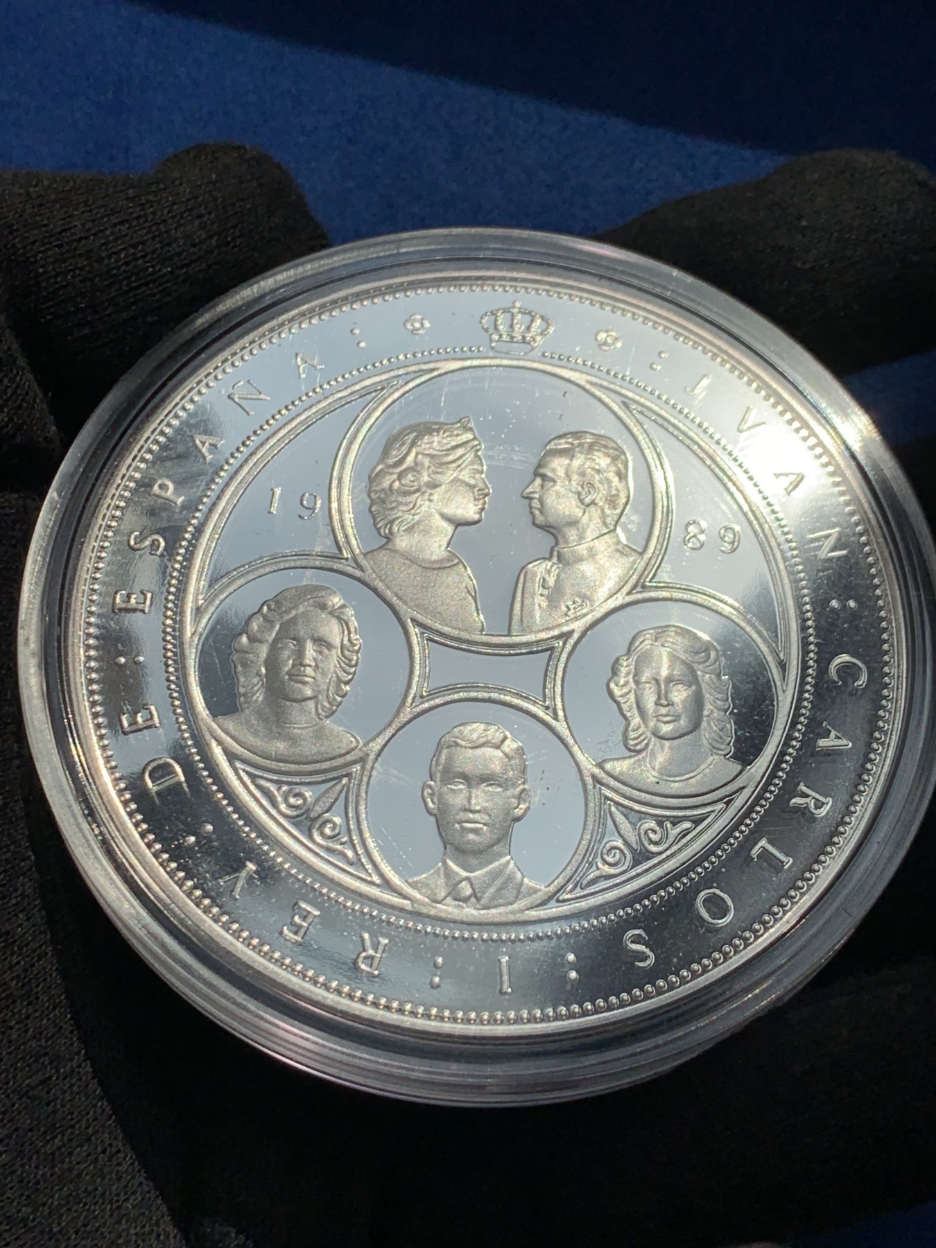 《竞宝斋》第238场-周日，周一，周二，周三 疯狂4连拍 (全场包邮) 木盒证书 西班牙1989年 波旁皇室全家福 10000比塞塔 168.75克 大银币