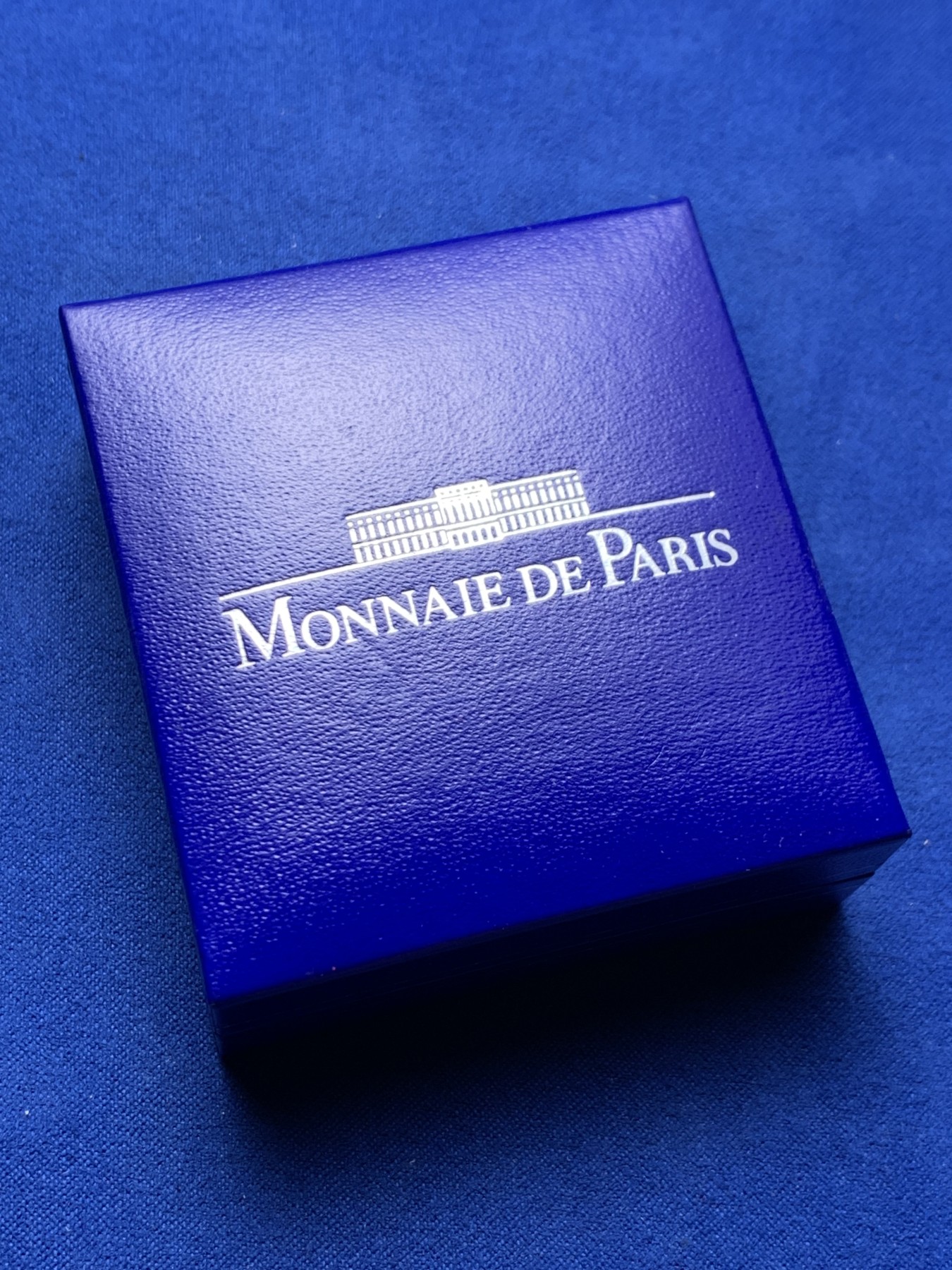 《竞宝斋》第238场-周日，周一，周二，周三 疯狂4连拍 (全场包邮) 法国 2002 白雪公主 1½欧元 彩印纪念币 22.2克