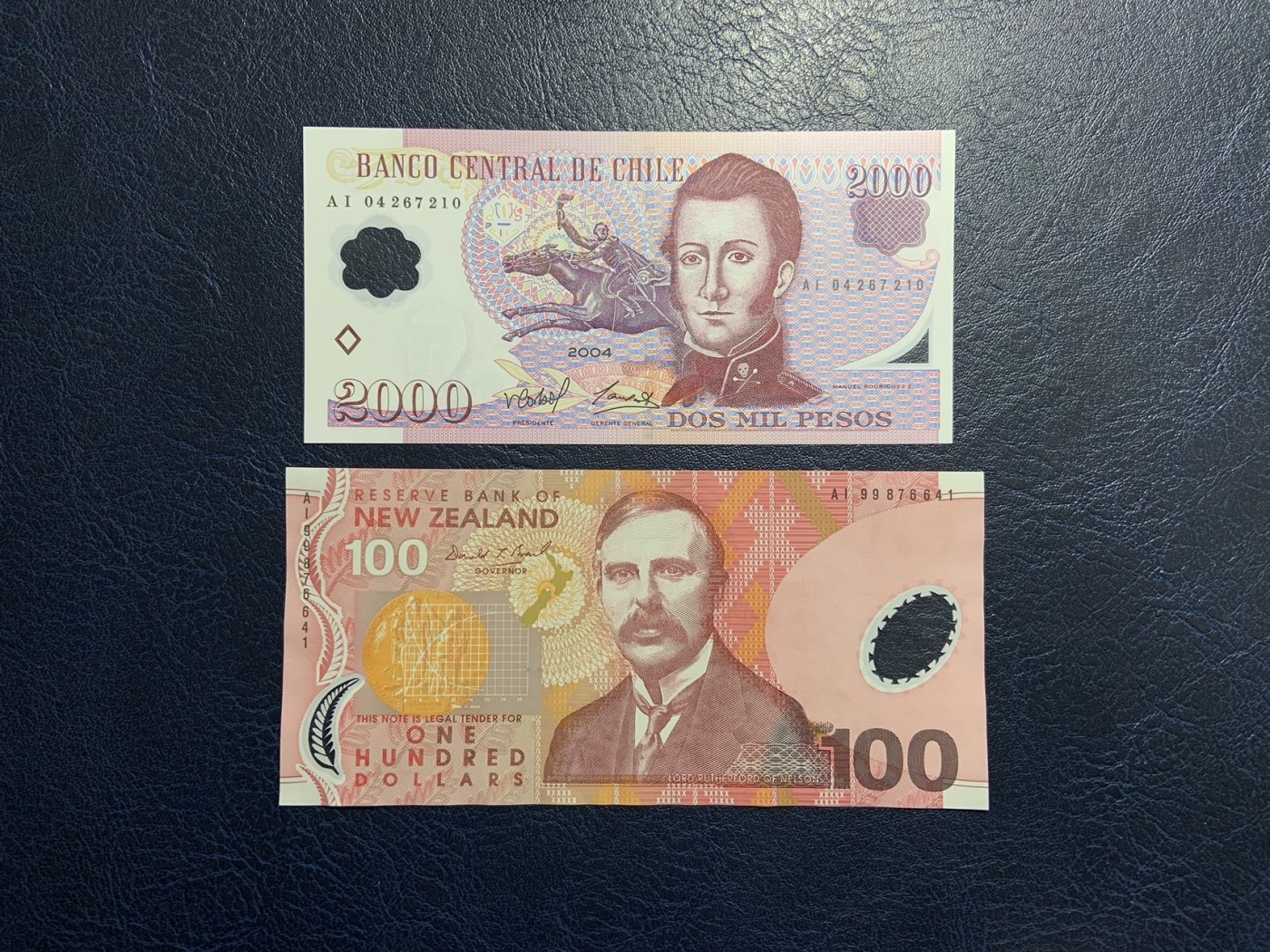 收藏联盟Quantum Auction 第320期拍卖  智利2004年2000比索和新西兰1999年100元 品相为全新UNC和AU-