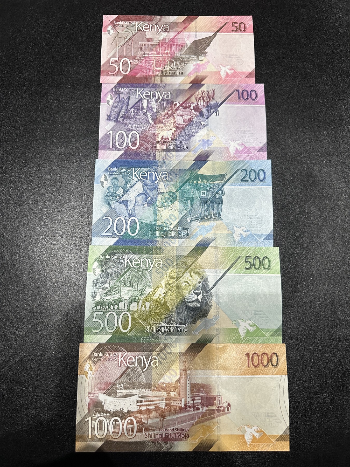 《外钞收藏家》第三百三十四期（连拍第一场） 肯尼亚AA全套5张一起 全新UNC