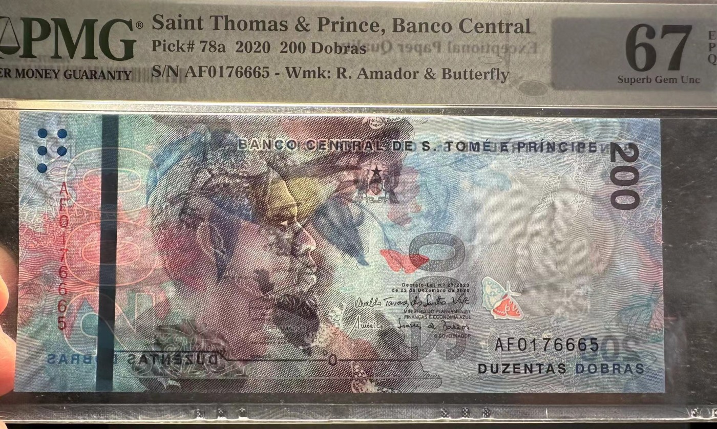 《外钞收藏家》第三百三十四期（连拍第一场） 圣多美和普林西比🇸🇹2020年版全套三张同号码首发冠 最大面值200为PMG67  剩下两张小面值的裸钞为全新UNC绝品