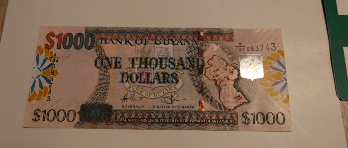 【世界钱币】精选微拍第90期暨2024年第一期 混合场 圭亚那1000 银盾版 全新绝品尾号743