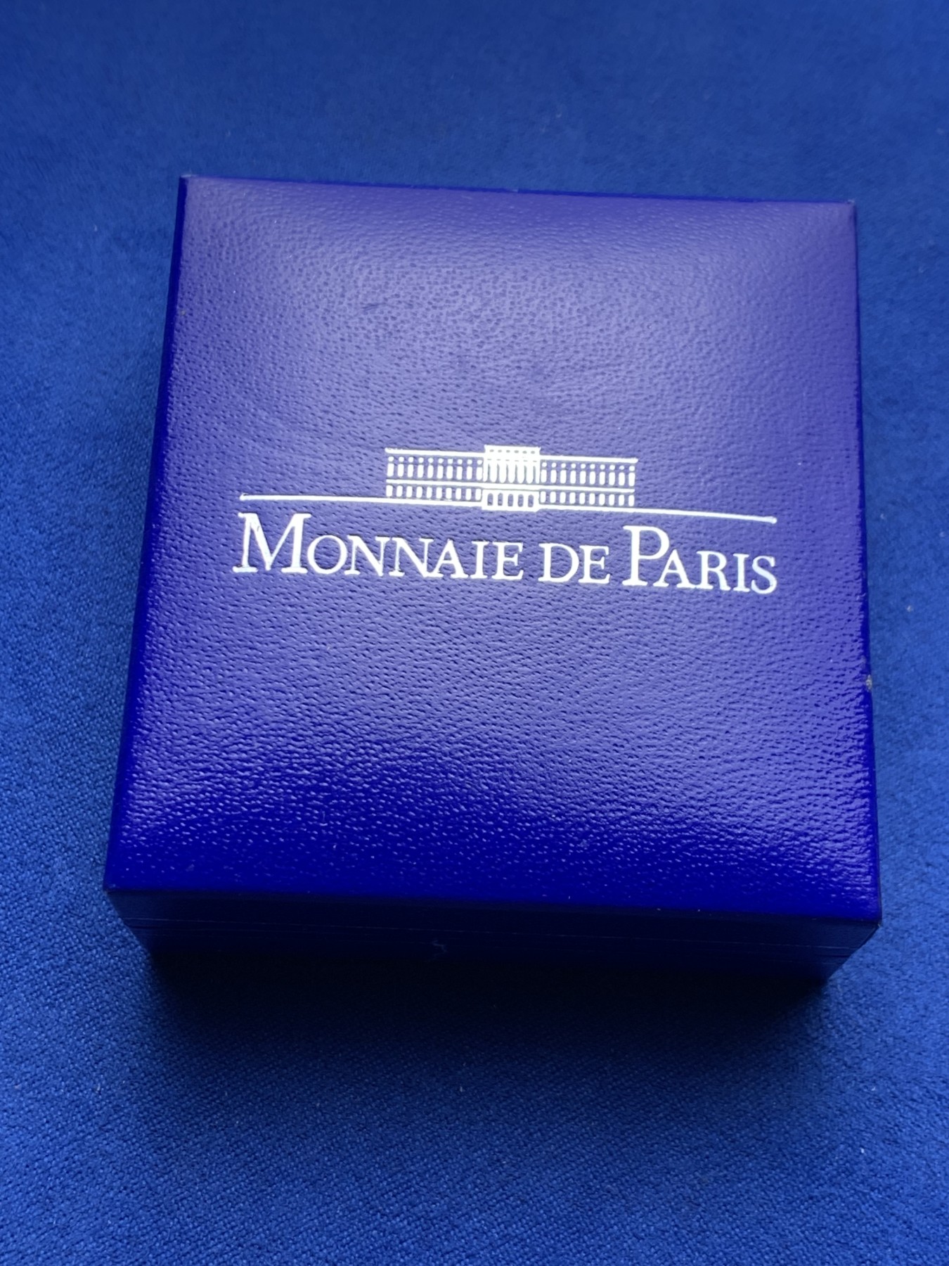 《竞宝斋》第238场-周日，周一，周二，周三 疯狂4连拍 (全场包邮) 法国 2002 白雪公主 1½欧元 彩印纪念币 22.2克