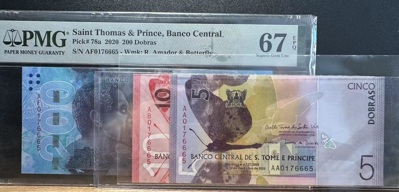 《外钞收藏家》第三百三十四期（连拍第一场） 圣多美和普林西比🇸🇹2020年版全套三张同号码首发冠 最大面值200为PMG67  剩下两张小面值的裸钞为全新UNC绝品
