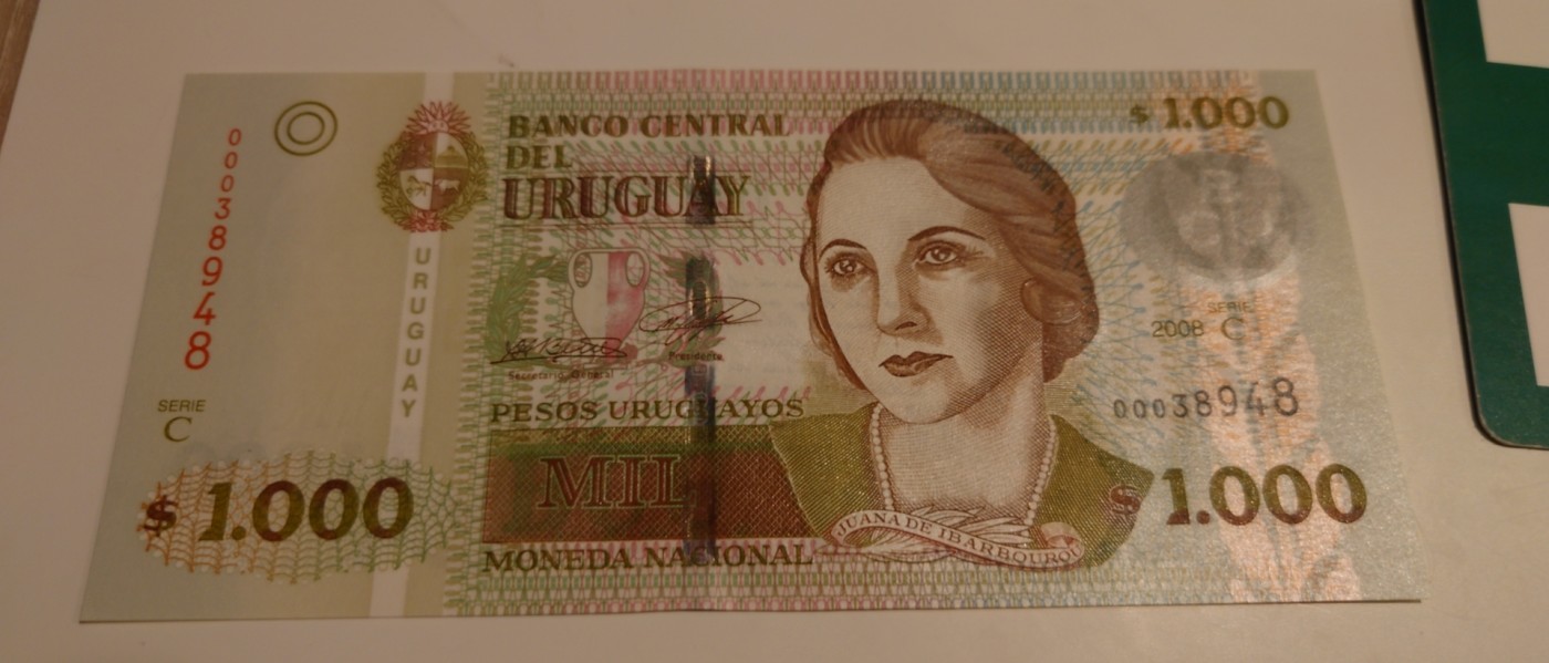【世界钱币】精选微拍第90期暨2024年第一期 混合场 【一口价售出】2008年乌拉圭1000 纸币全新绝品 尾号948