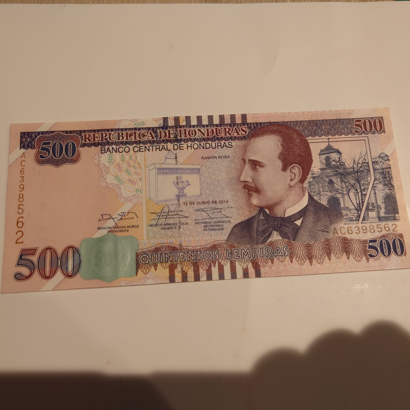 【世界钱币】精选微拍第90期暨2024年第一期 混合场 【一口价已售出】2014年洪都拉斯500 全新绝品无47尾号562