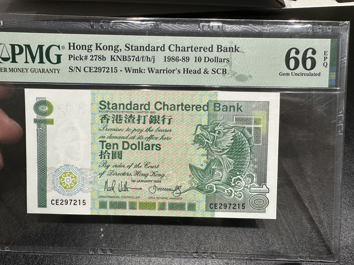 《外钞收藏家》第三百三十四期（连拍第一场） 1988年香港渣打银行10元 PMG66 长棍