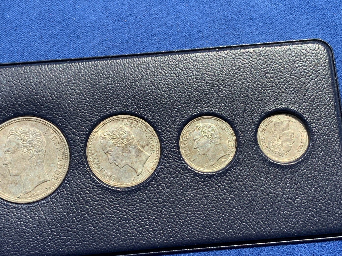 《竞宝斋》第238场-周日，周一，周二，周三 疯狂4连拍 (全场包邮) 委内瑞拉大小银币5枚套 从5玻利瓦尔主币到0.25B 少见