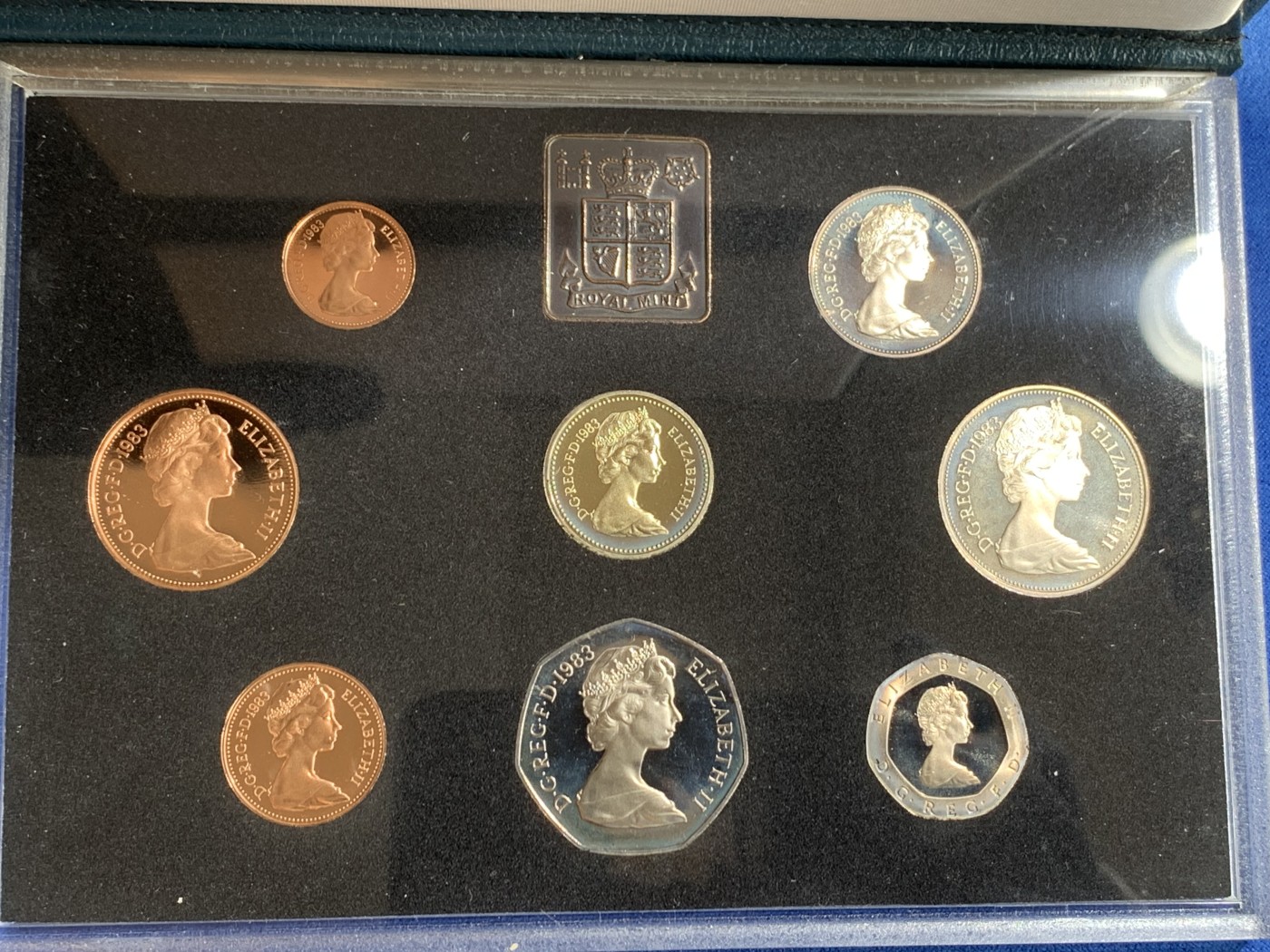 《竞宝斋》第238场-周日，周一，周二，周三 疯狂4连拍 (全场包邮) 英国1983年8纪念币带一枚章带证书