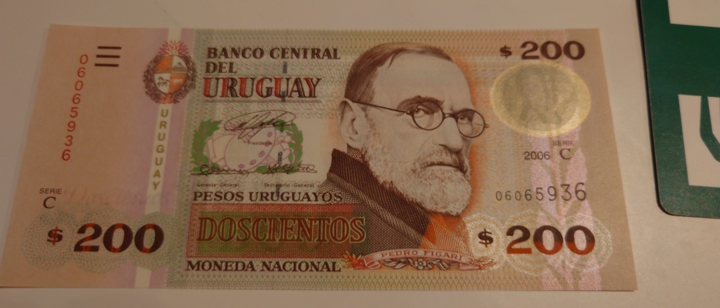 【世界钱币】精选微拍第90期暨2024年第一期 混合场 【一口价售出】2006年乌拉圭200 纸币全新绝品 无47尾号936