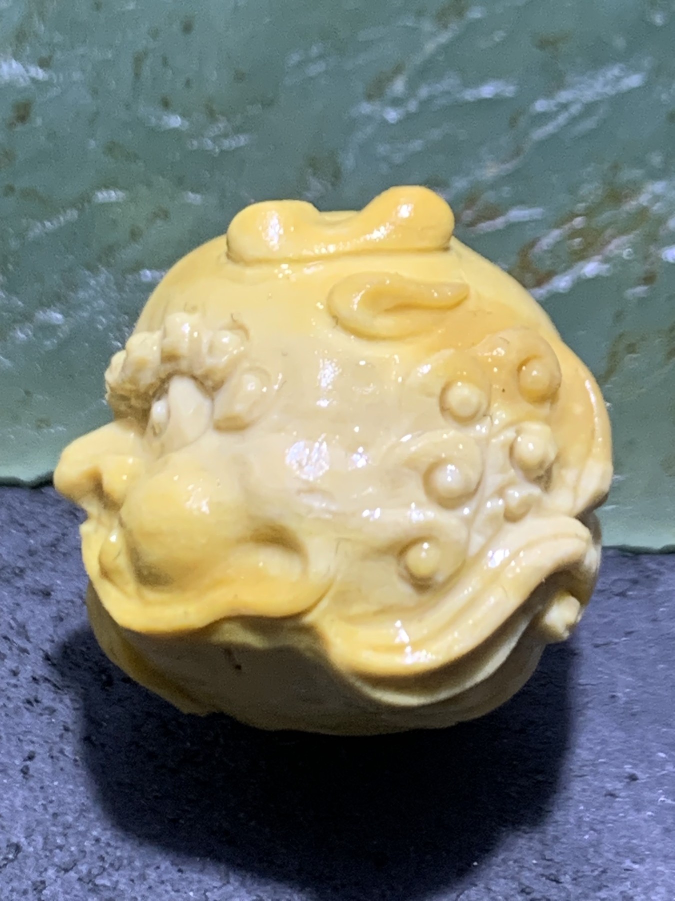 精美戈壁彩玉雕刻瑞兽珠一个