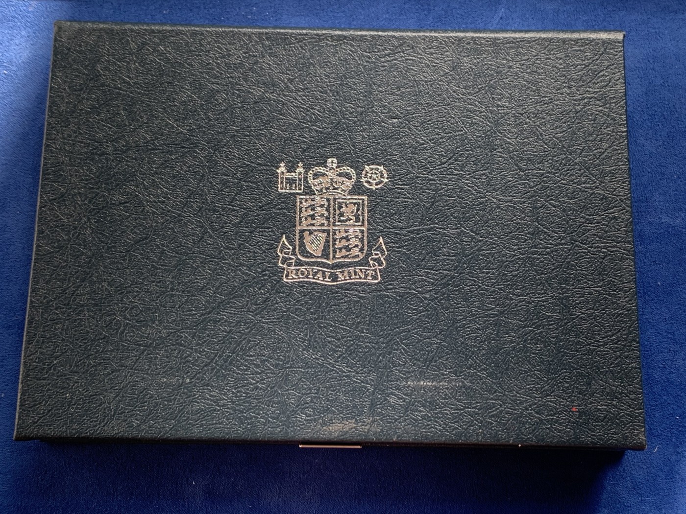 《竞宝斋》第238场-周日，周一，周二，周三 疯狂4连拍 (全场包邮) 英国1983年8纪念币带一枚章带证书