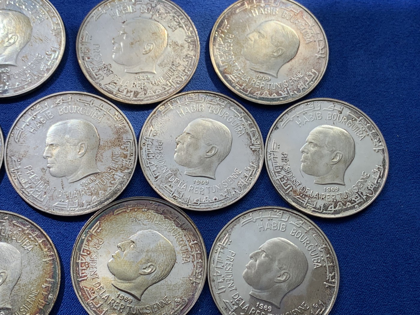 《竞宝斋》第238场-周日，周一，周二，周三 疯狂4连拍 (全场包邮) 大红盒 突尼斯1969年10枚1第纳尔精制大银币套装 疯涨的品种