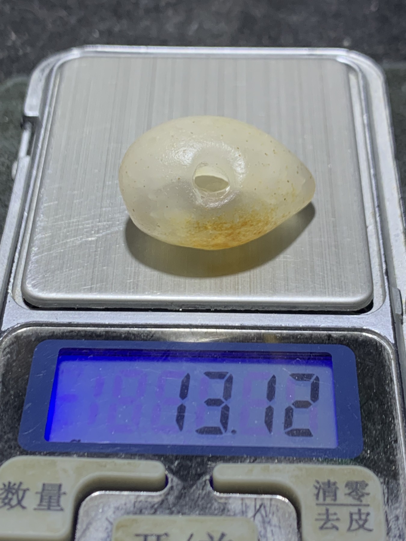精美天然高玉化金沙戈壁孔洞玛瑙原石一颗，