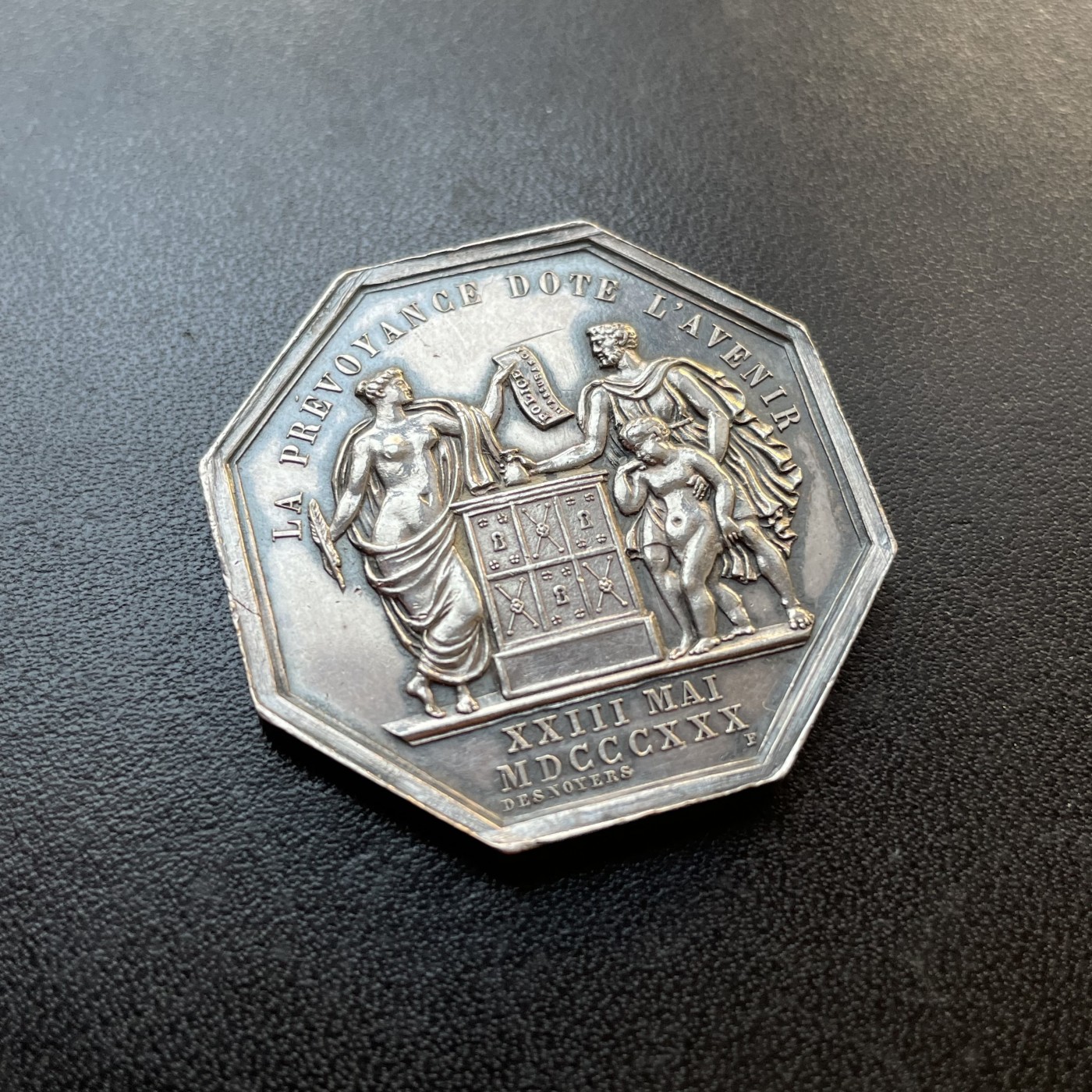 法国国民人寿保险公司银章直径：36 mm，26.1 g，边铭：丰饶角ARGENT 