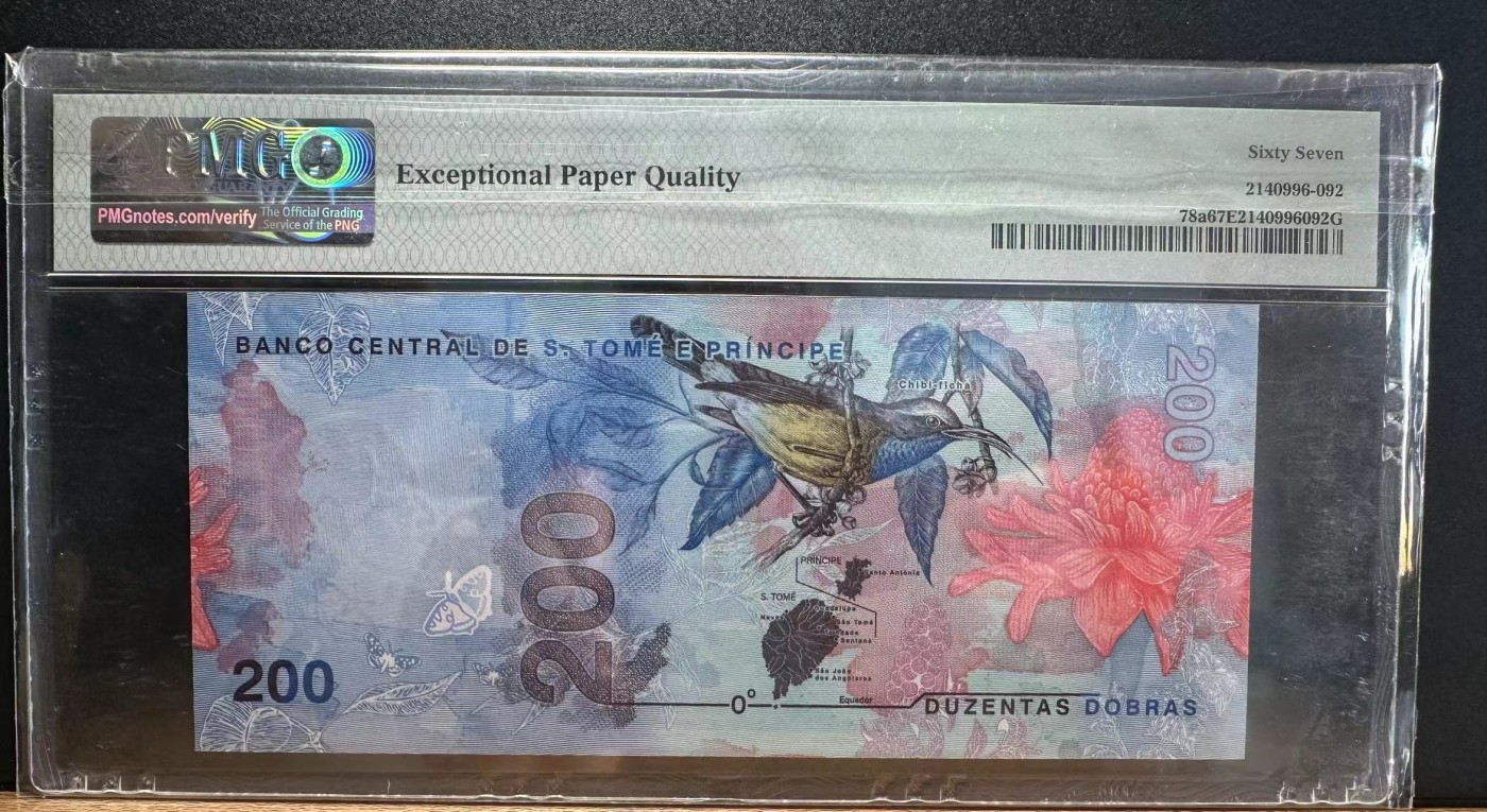 《外钞收藏家》第三百三十四期（连拍第一场） 圣多美和普林西比🇸🇹2020年版全套三张同号码首发冠 最大面值200为PMG67  剩下两张小面值的裸钞为全新UNC绝品