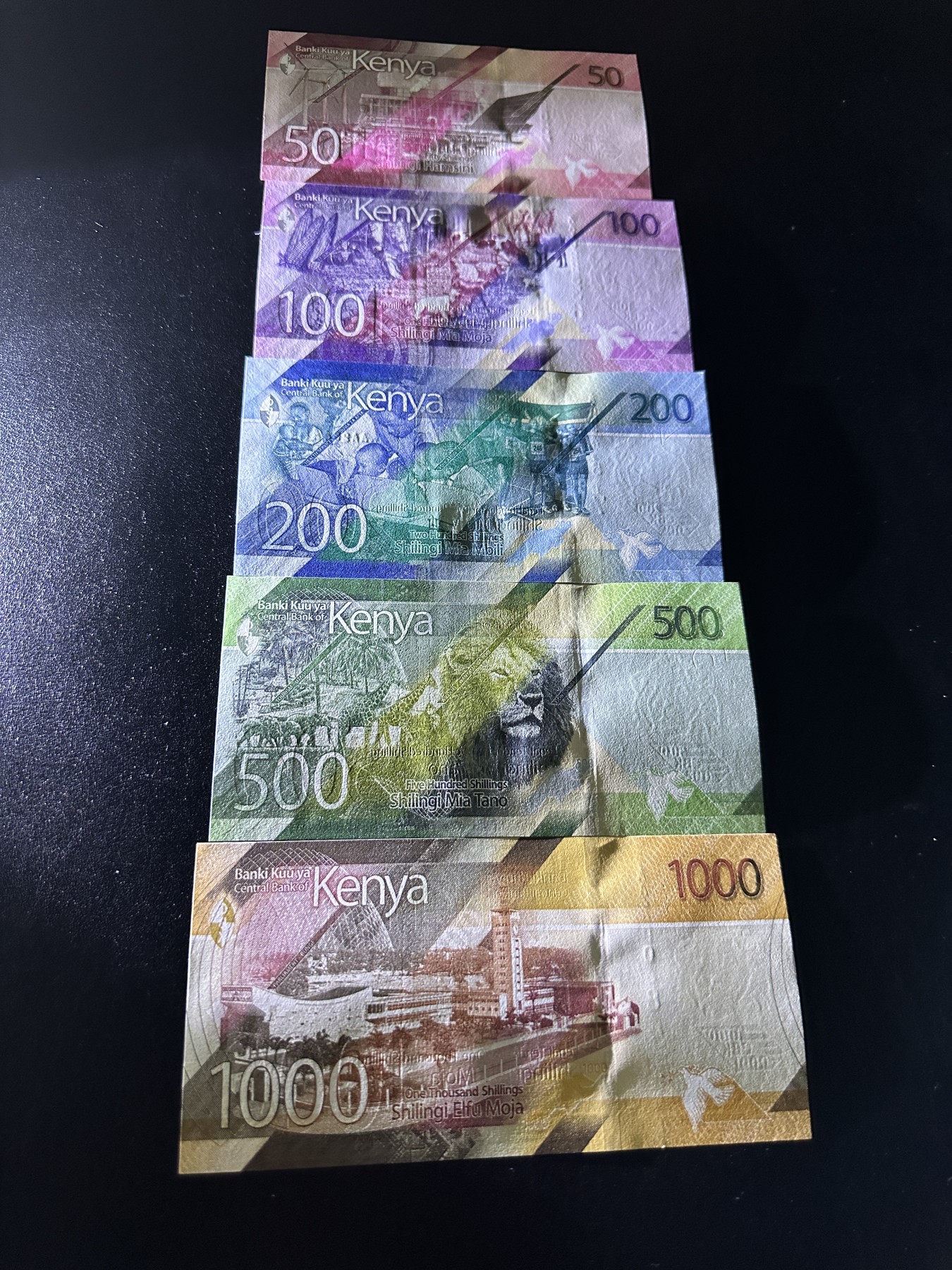 《外钞收藏家》第三百三十四期（连拍第一场） 肯尼亚AA全套5张一起 全新UNC