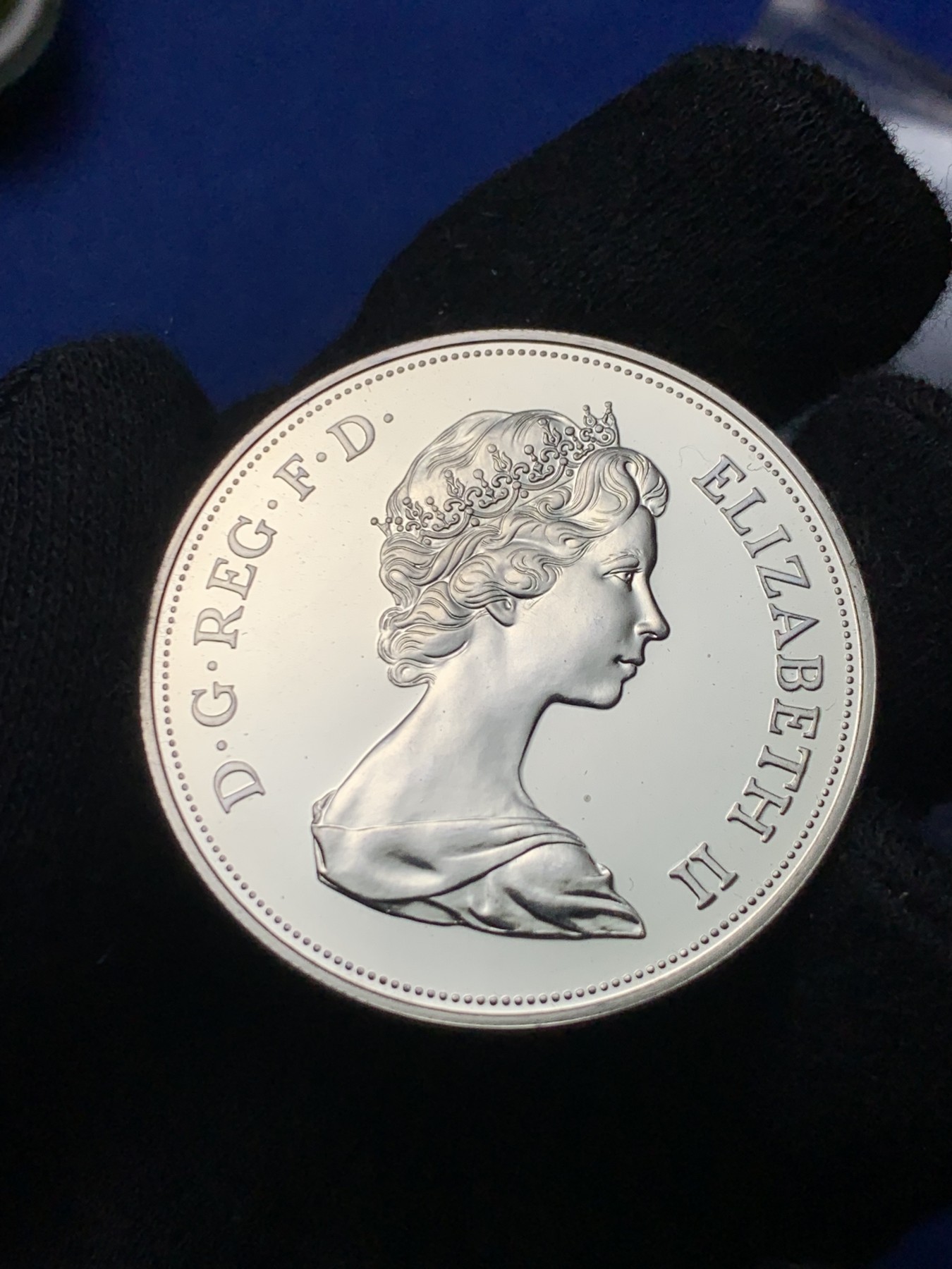 《竞宝斋》第238场-周日，周一，周二，周三 疯狂4连拍 (全场包邮) 英国 1972年 25新便士 精制纪念银币 EP25周年银婚 （38.61mm，28.28克，0.925银） 精制PROOF 发行量10万枚 KM#917a 目录价高，30多美元