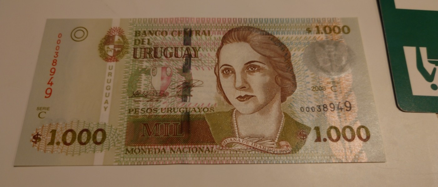 【世界钱币】精选微拍第90期暨2024年第一期 混合场 2008年乌拉圭1000 纸币全新绝品 尾号949